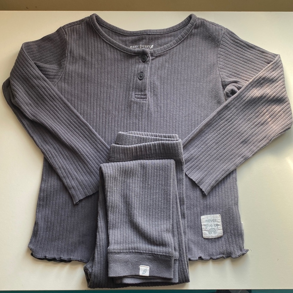 🌻Gray Ribbed Long Sleeve Pajama easy peasy Set 5T